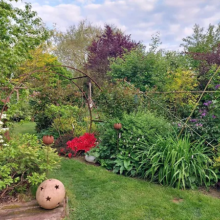 Jardin Reveur La Roulotte Des Baladins Panzió *